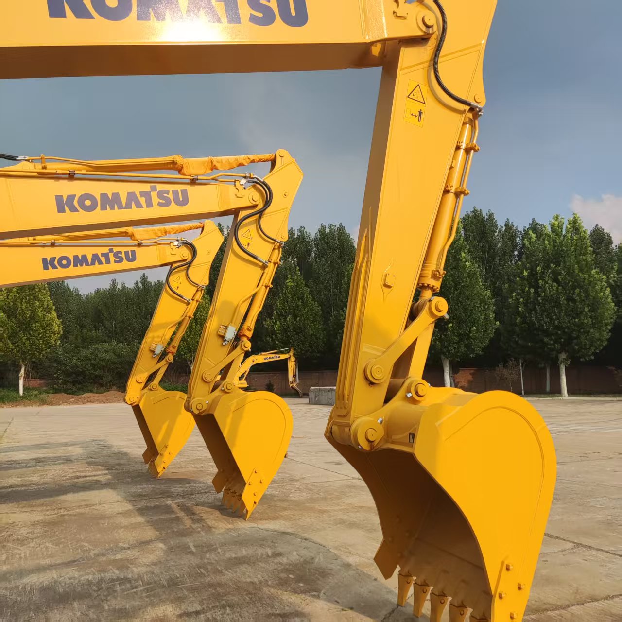 Komatsu PC210 Working View