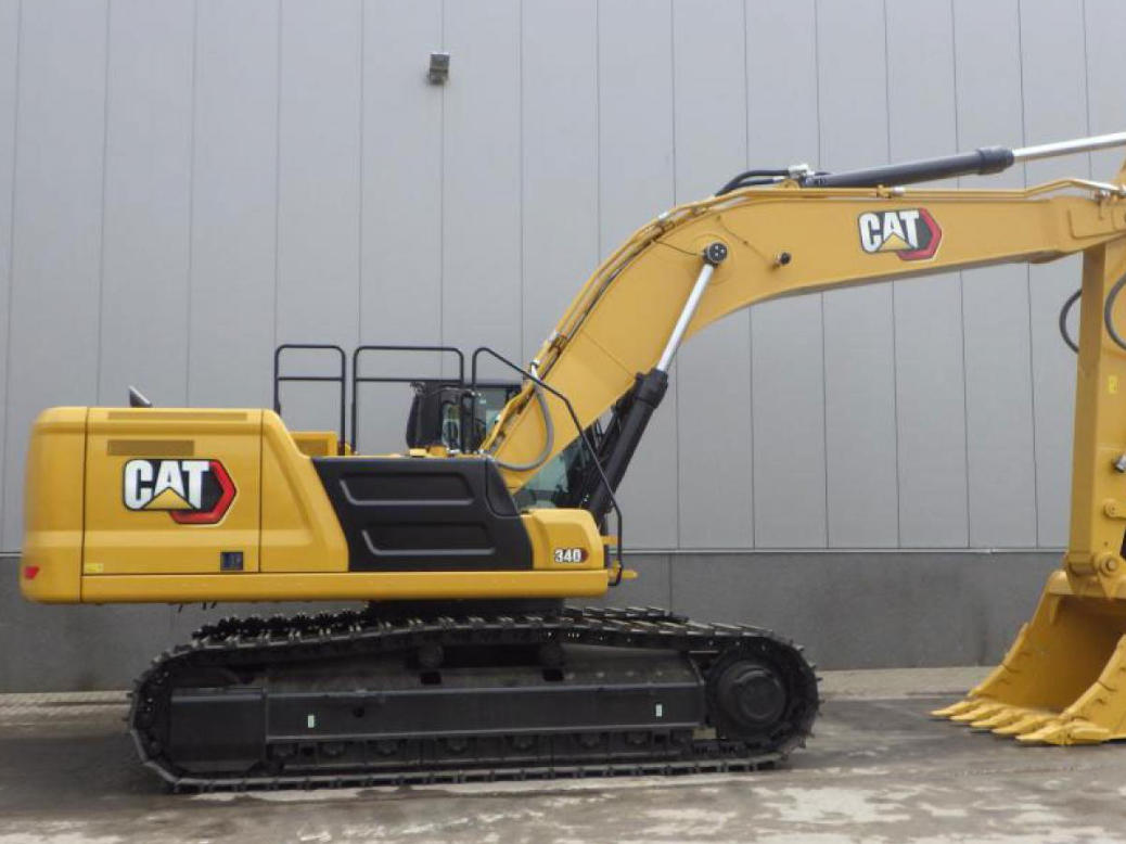 Caterpillar 340 Excavator Side View