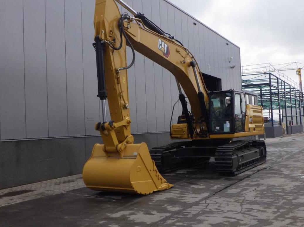 Caterpillar 340 Excavator Front View