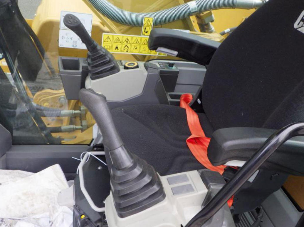 Caterpillar 340 Excavator Operator Cab