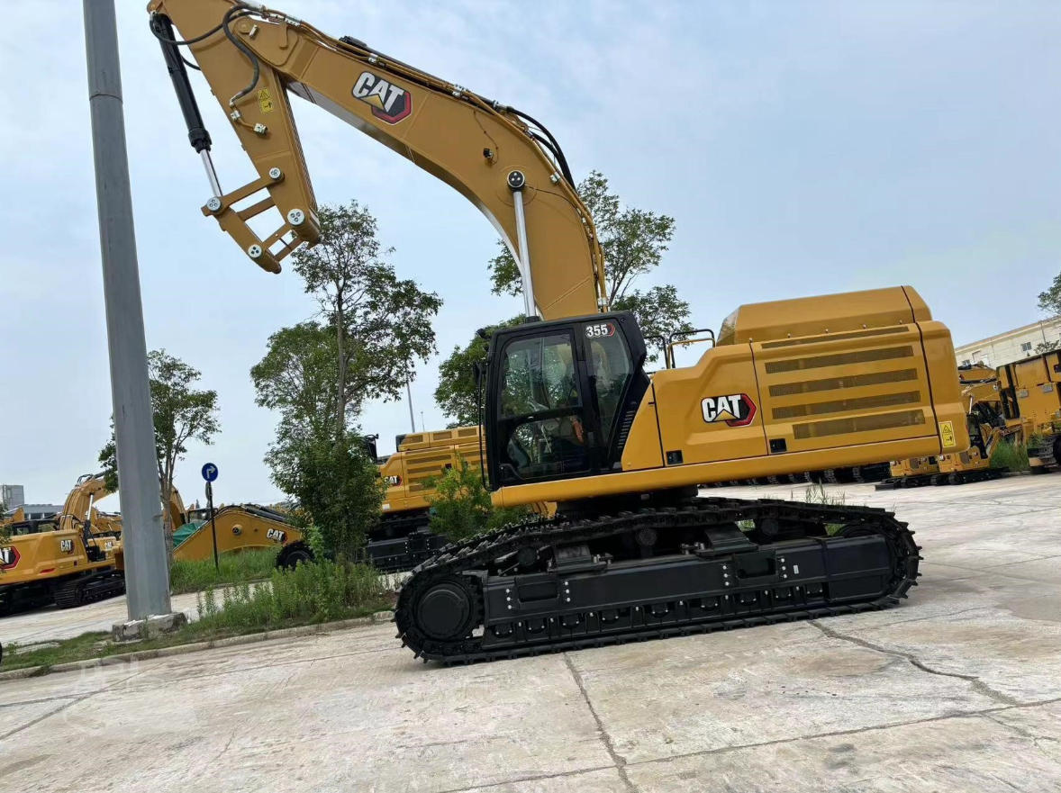 Caterpillar 355 Excavator Side View
