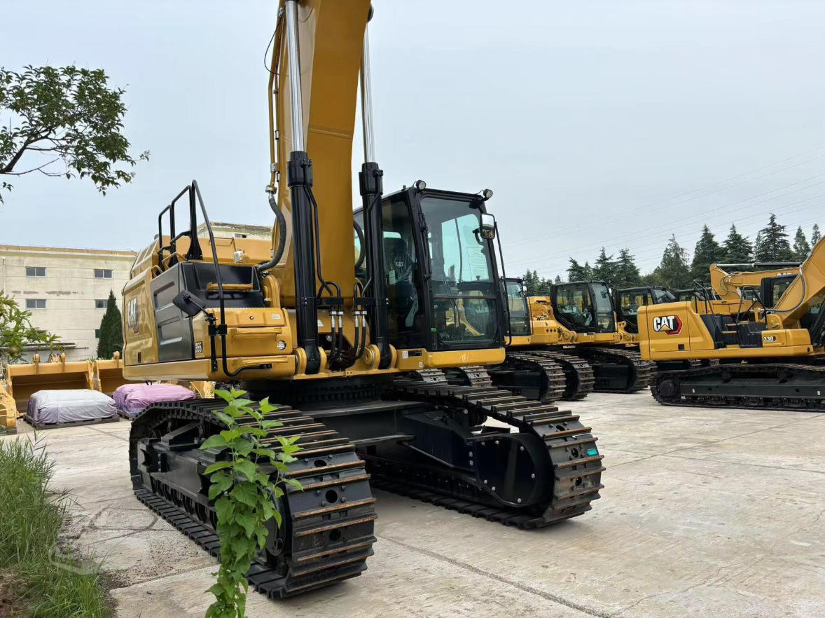 Caterpillar 355 Excavator Front View