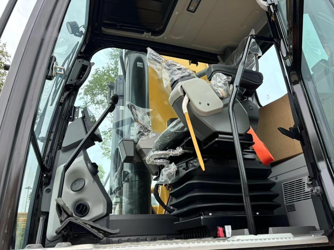 Caterpillar 355 Excavator Operator Cab