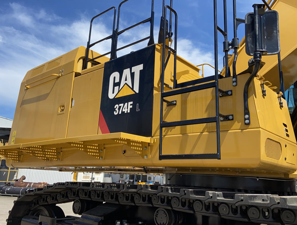 Caterpillar 374 Excavator Side View