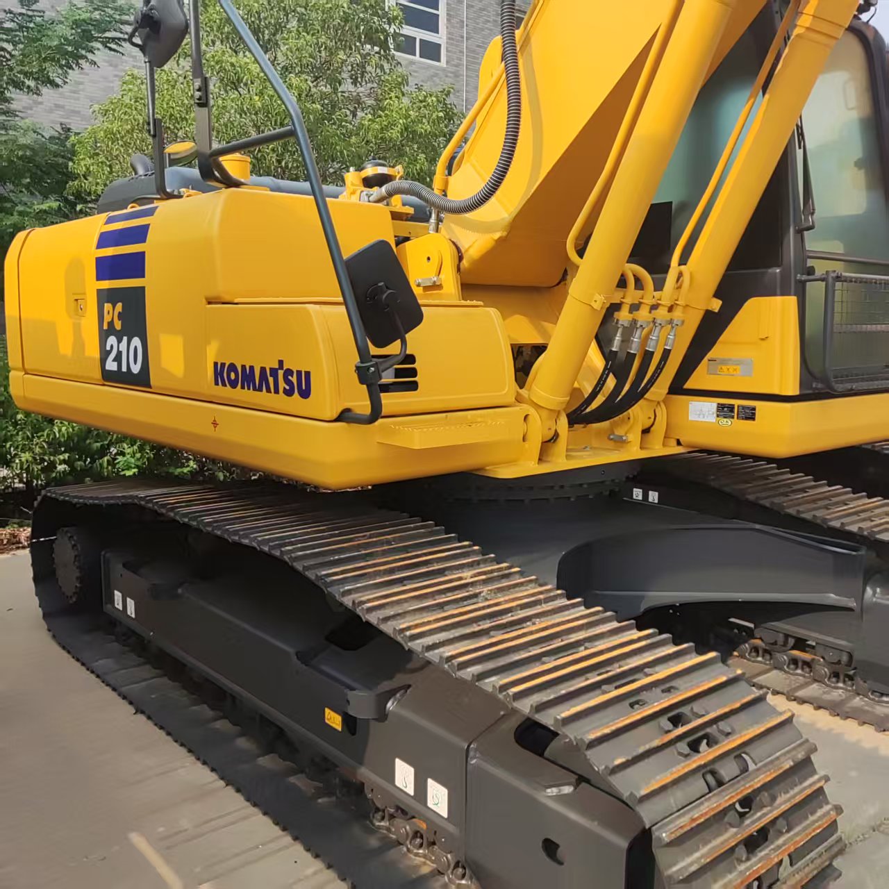 Komatsu PC210 Front View