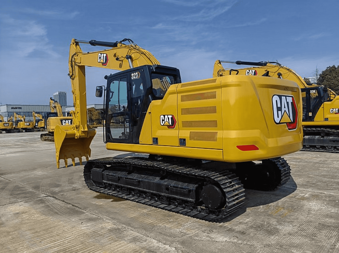 Caterpillar 323 Excavator Side View