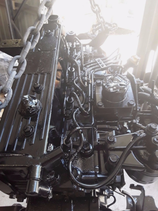 Komatsu 4D84 Engine Side View