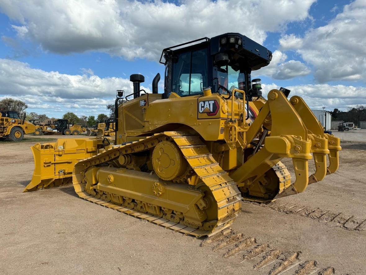 Caterpillar D6 XE Bulldozer Side View