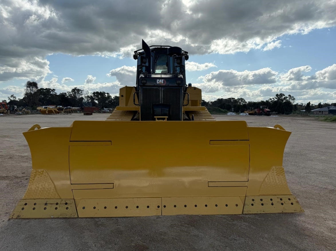 Caterpillar D6 XE Bulldozer Front View