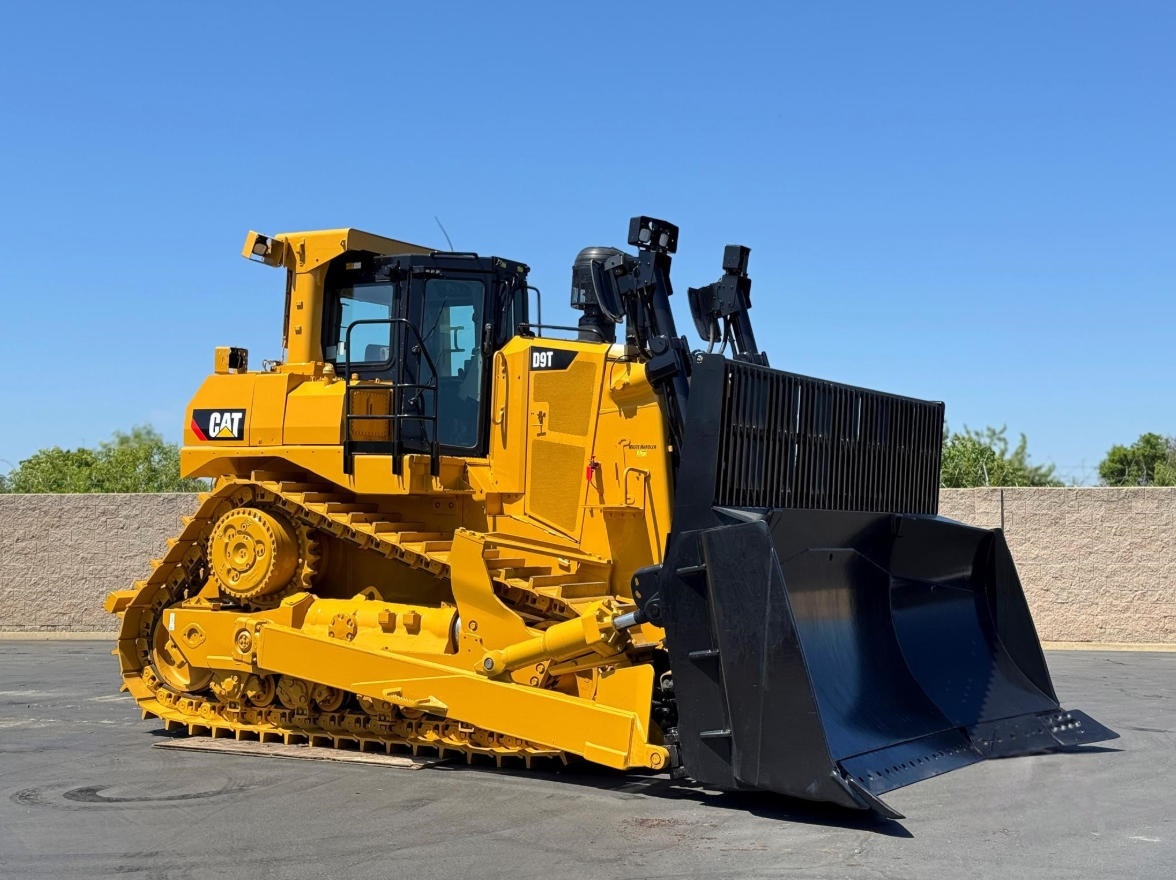 Caterpillar D9 Bulldozer Side View