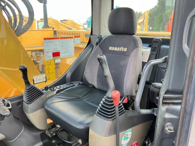 Komatsu PC128US-10 Cab Interior