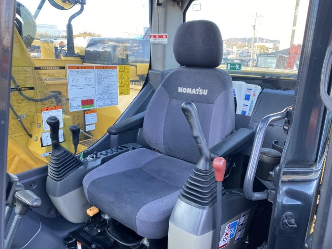 Komatsu PC138UU-11 Cab Interior