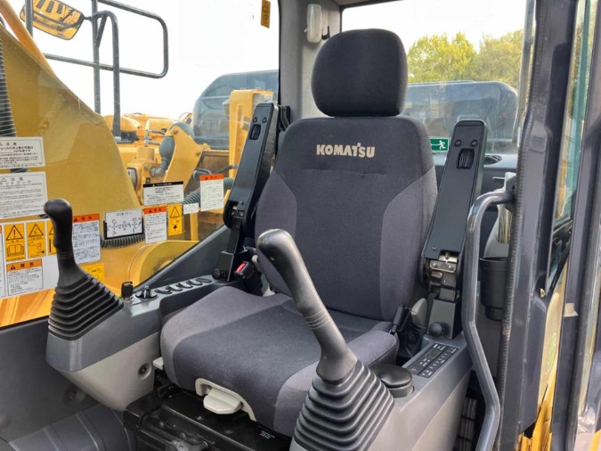 Komatsu PC210-11 Cab Interior